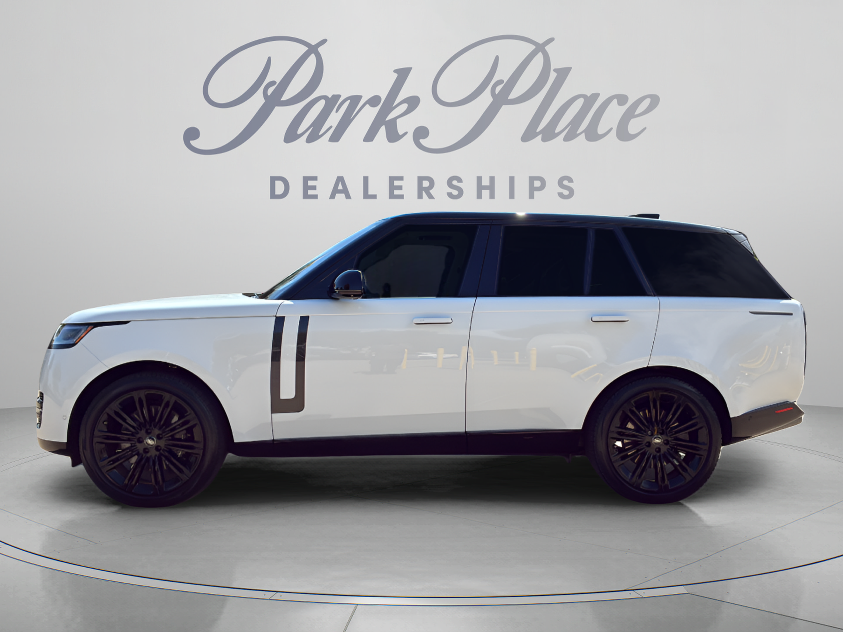 Used 2023 Land Rover Range Rover SE AWD/4WD image 2