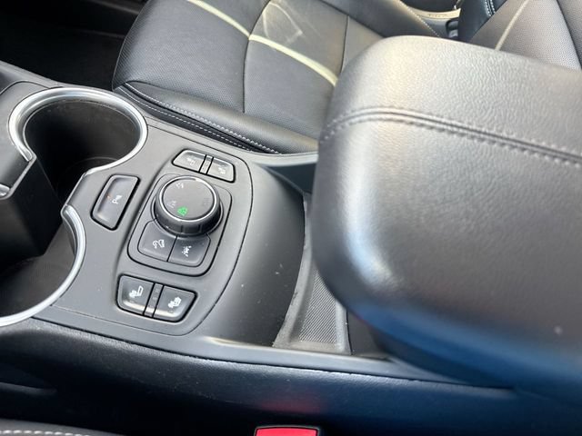 Used 2022 GMC Terrain SLT w/ Infotainment Package II AWD/4WD image 21
