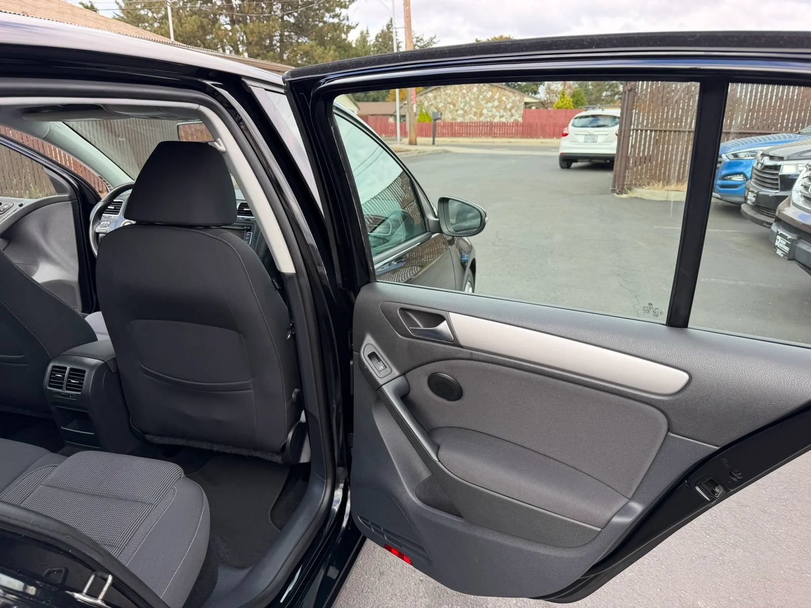 Used 2011 Volkswagen Golf TDI FWD image 12