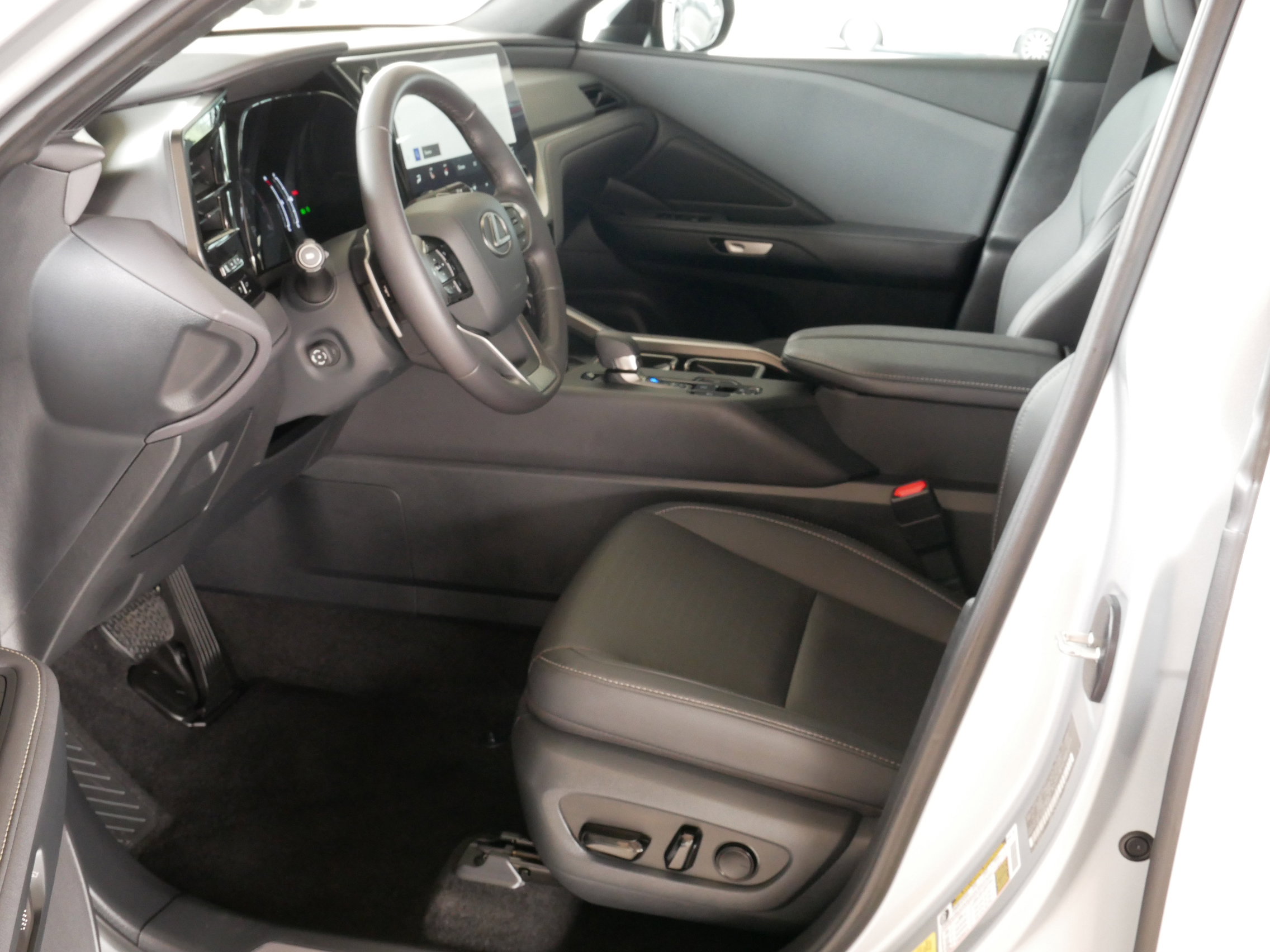 Used 2024 Lexus TX 350 FWD w/ Cold Weather Package image 4