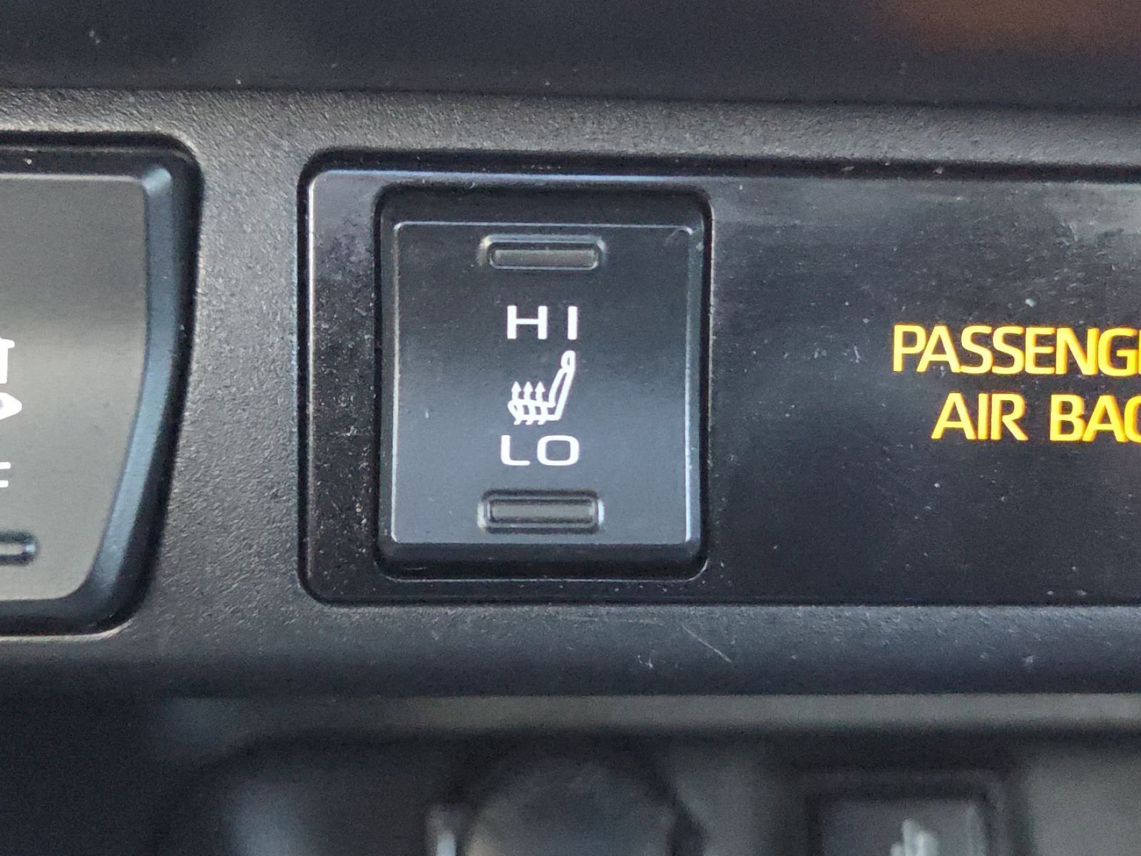 Used 2021 Toyota RAV4 XLE Premium image 5