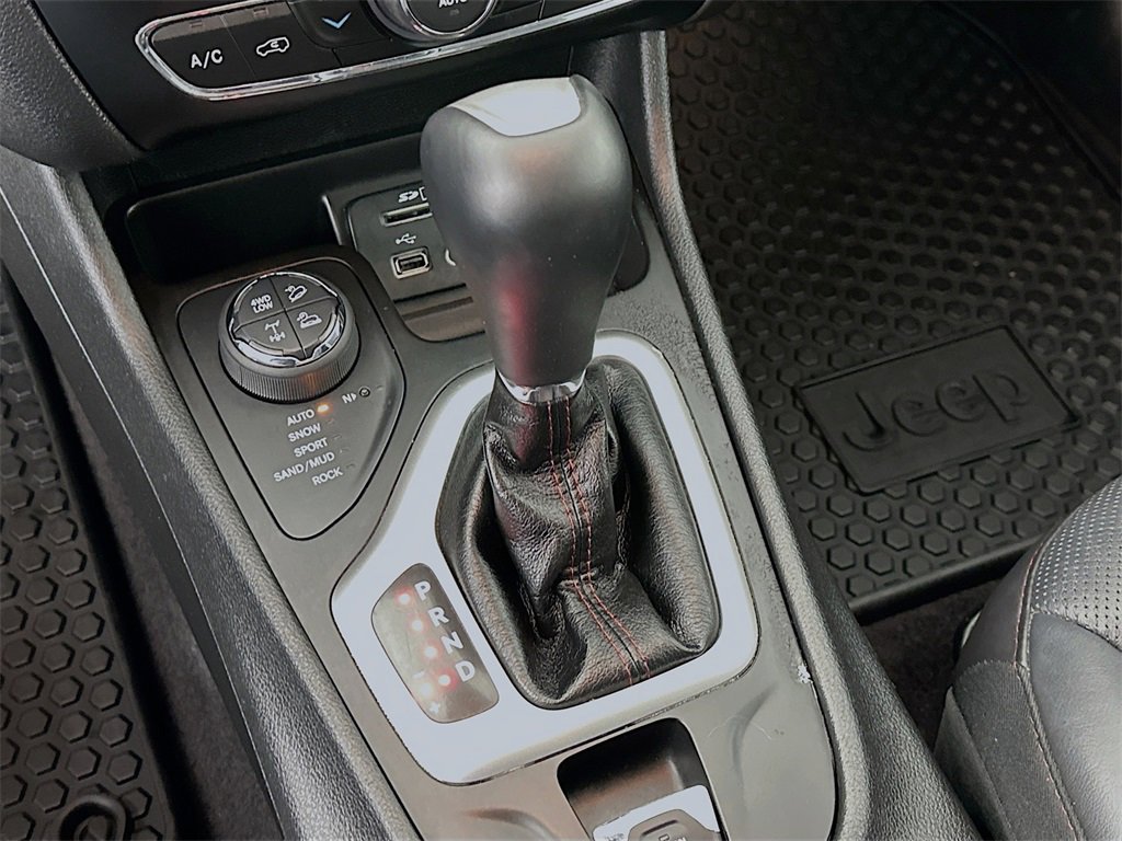 Used 2018 Jeep Cherokee Trailhawk w/ Quick Order Package 27L image 19