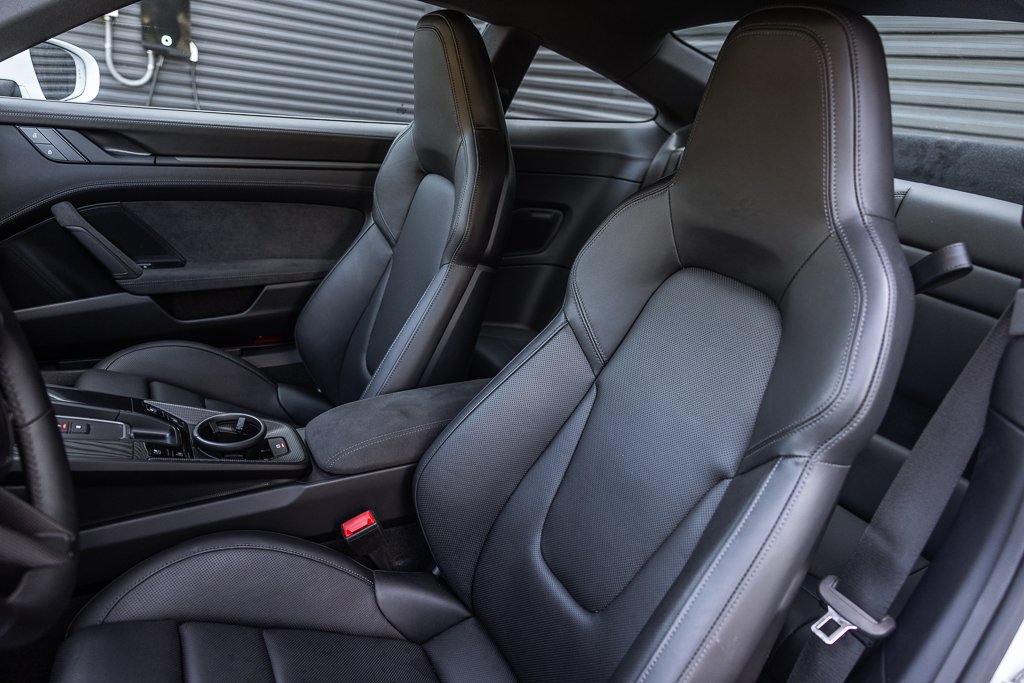Certified 2024 Porsche 911 Carrera GTS RWD image 5