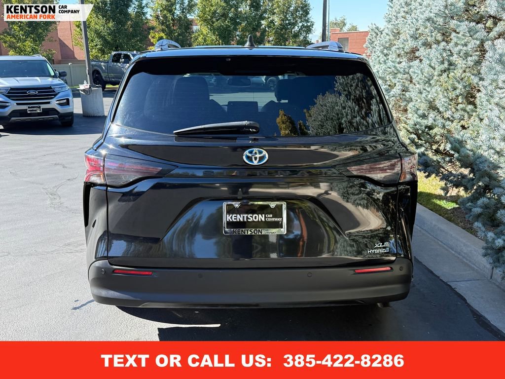 Used 2024 Toyota Sienna XLE image 7