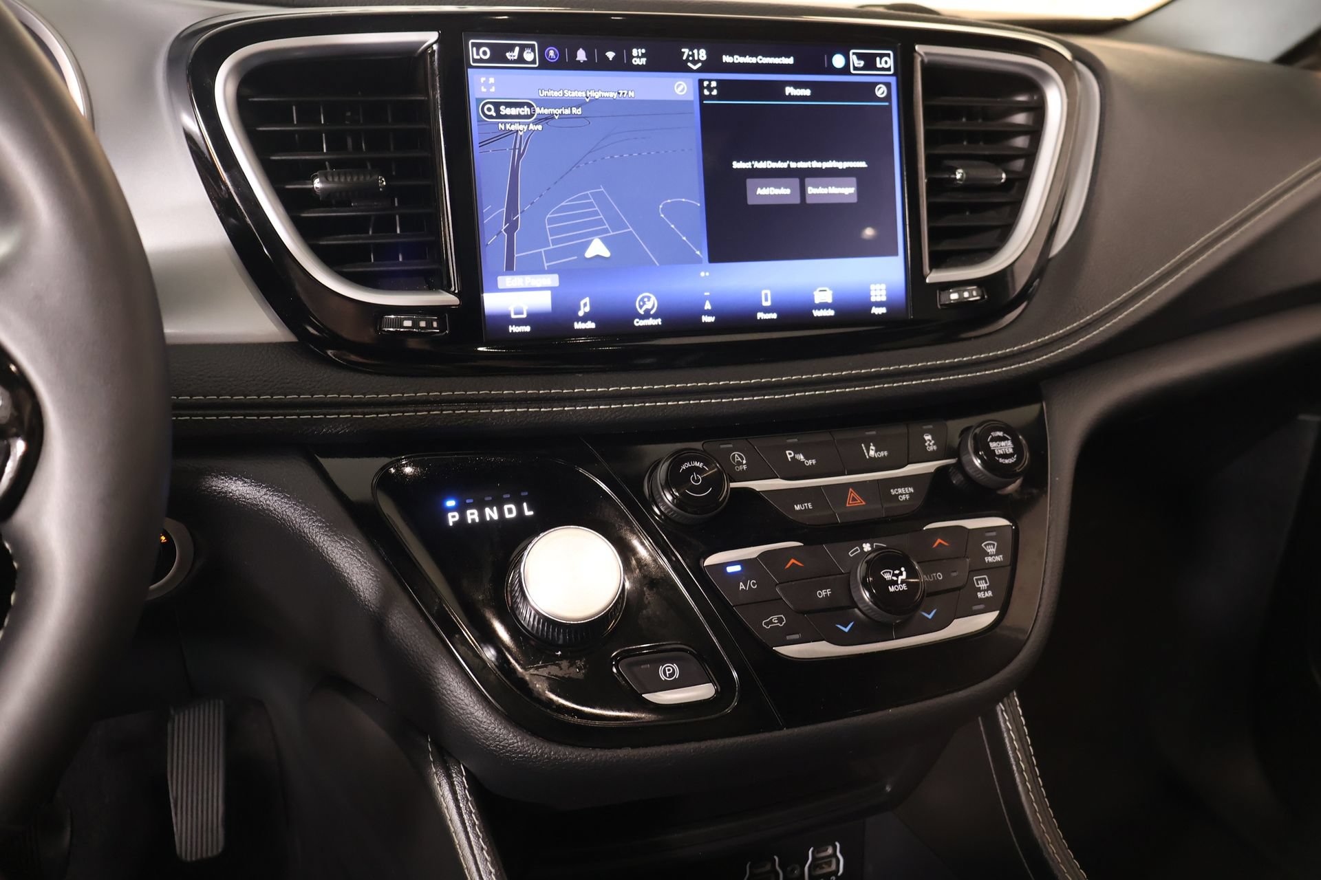 Used 2025 Chrysler Pacifica Limited FWD image 6