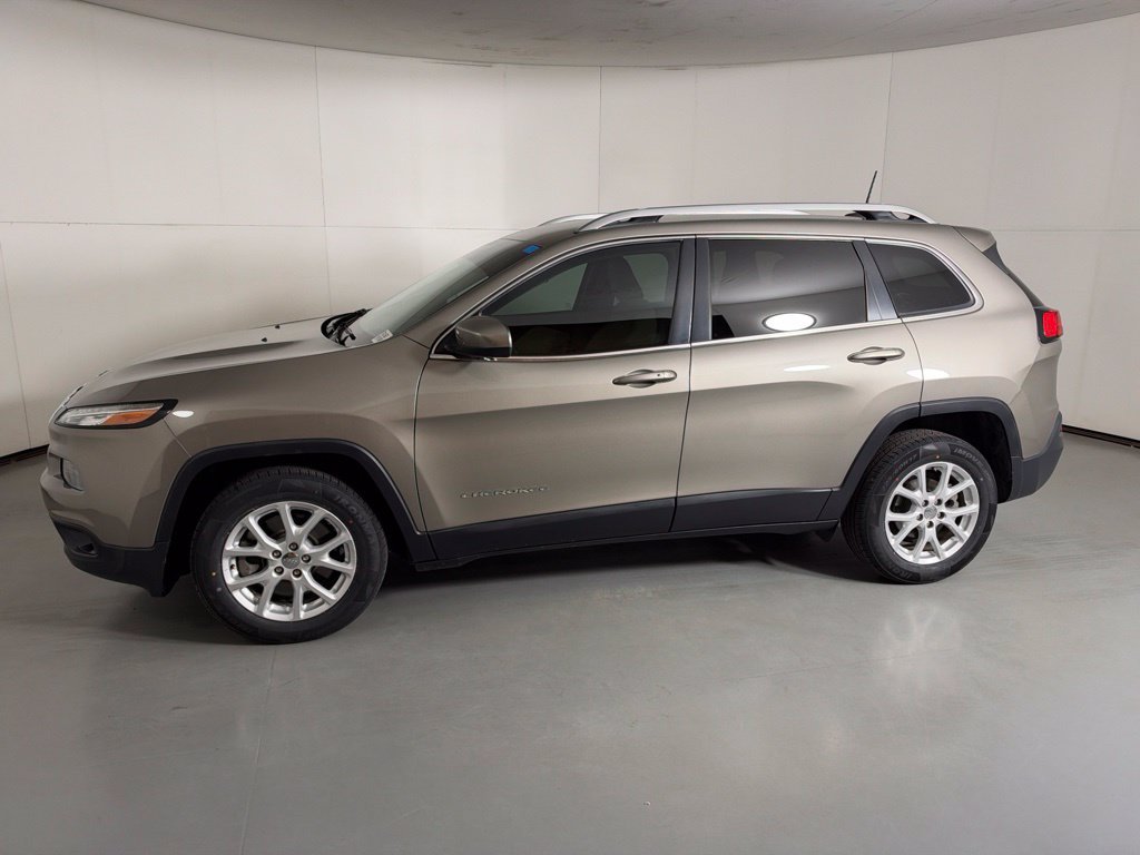 Used 2016 Jeep Cherokee Latitude w/ Comfort/Convenience Group FWD image 5