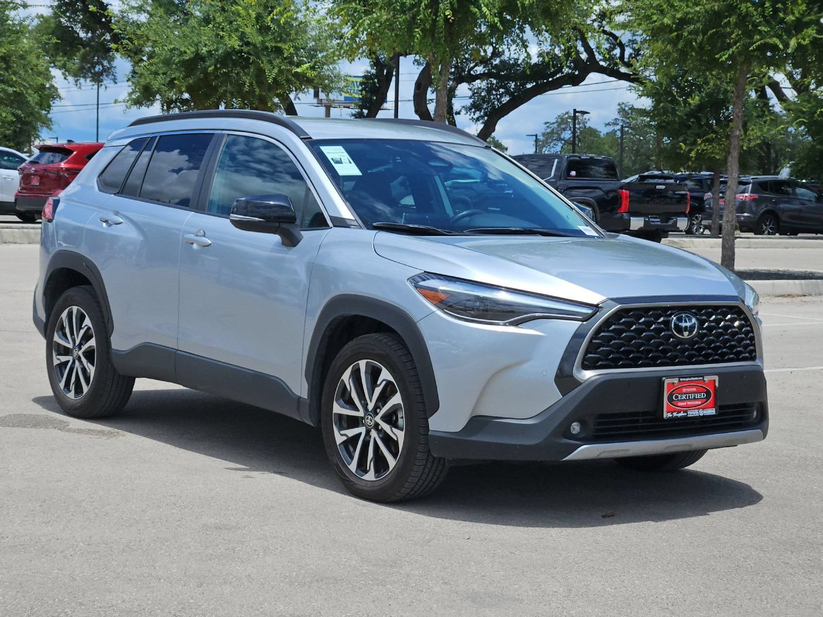 Used 2025 Toyota Corolla Cross XLE FWD image 7