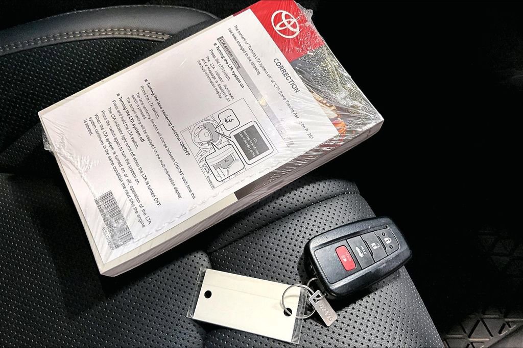 Used 2022 Toyota Avalon Touring w/ Advanced Safety Package image 32