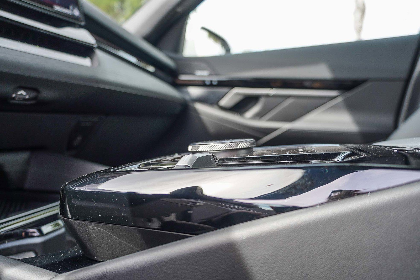 Certified 2025 BMW 530i image 25