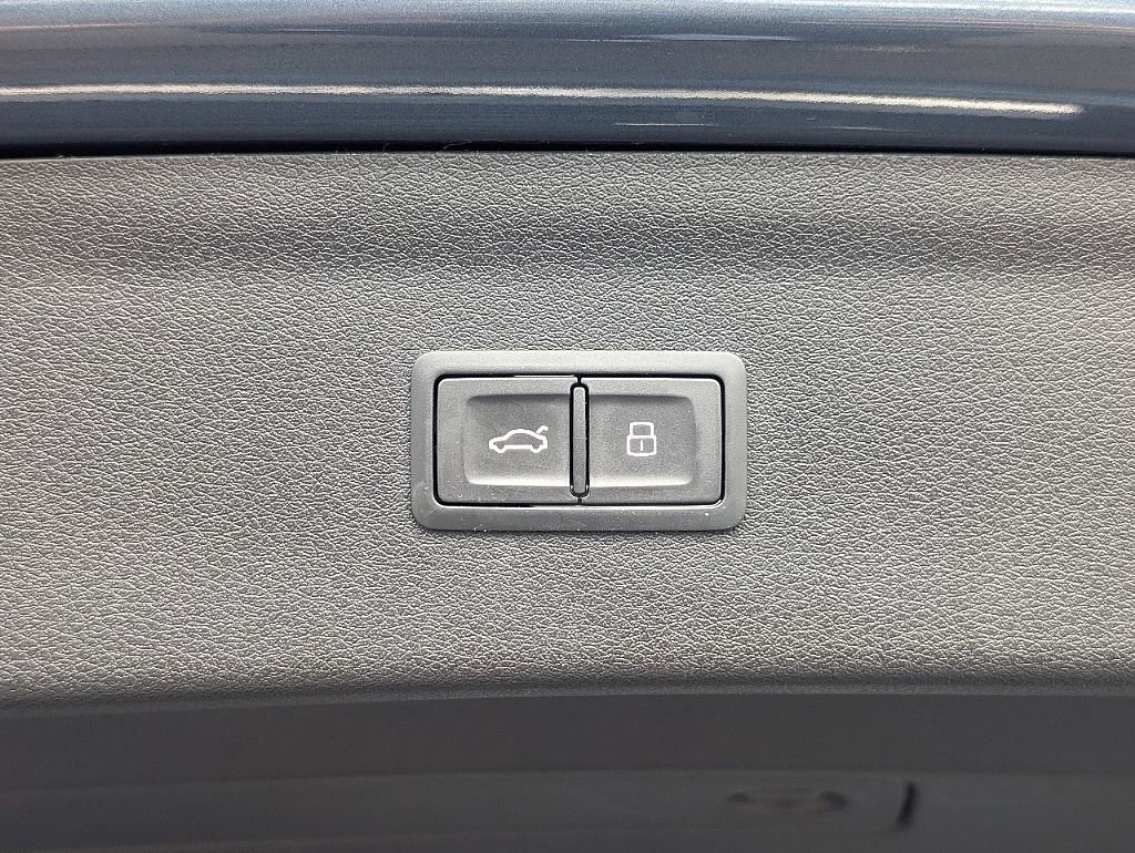 Used 2018 Audi Q3 2.0T Premium Plus w/ Premium Plus Package image 16