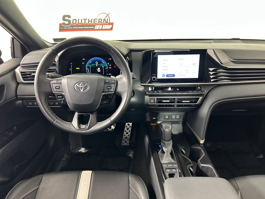 Used 2025 Toyota Camry SE image 18