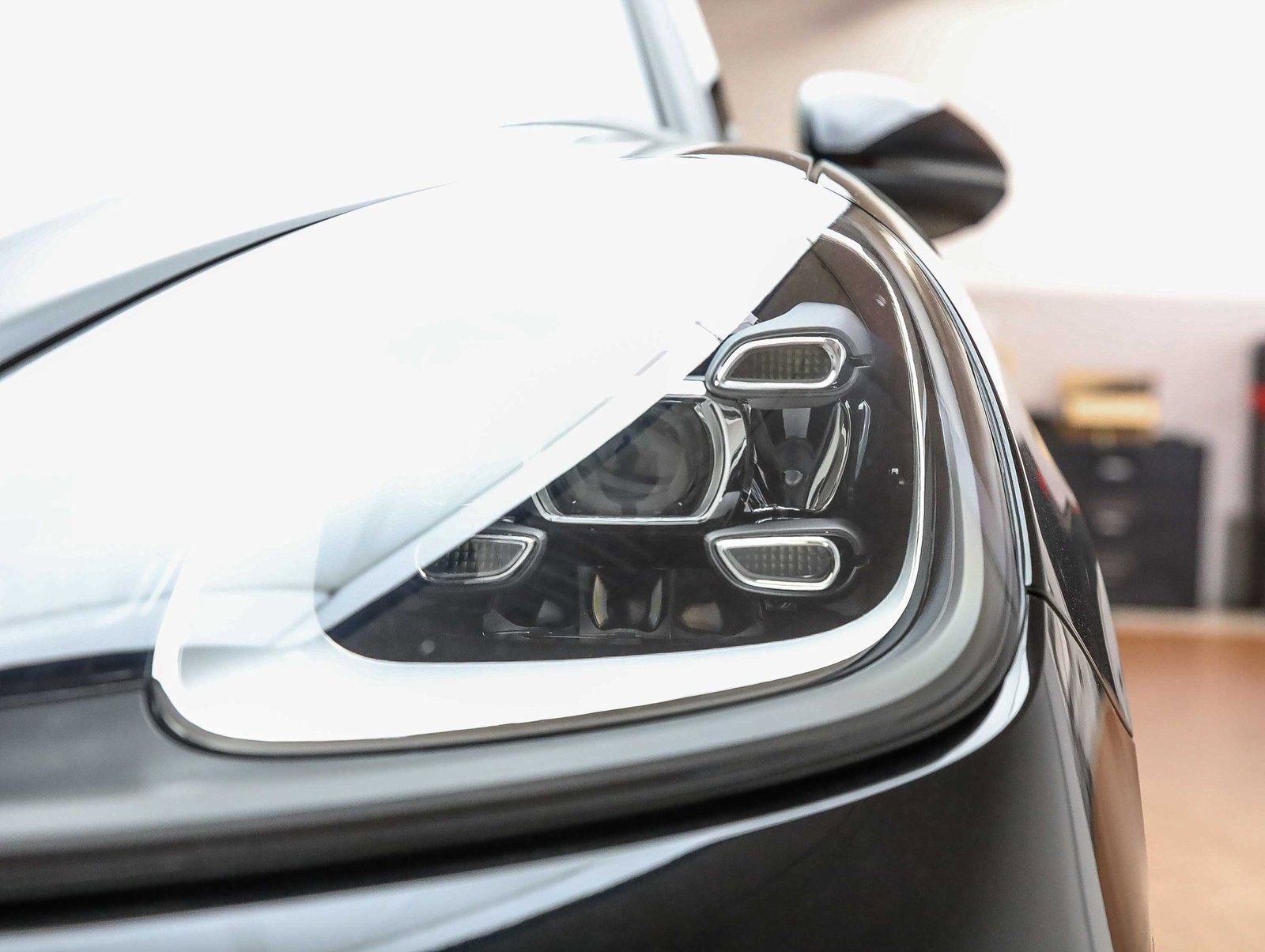 Certified 2023 Porsche Cayenne Platinum Edition image 11