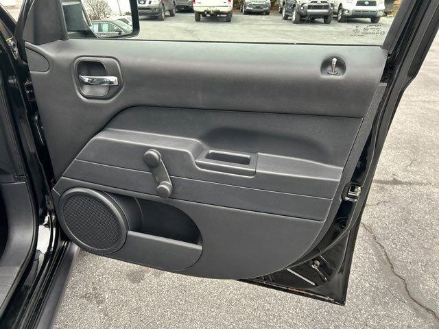 Used 2015 Jeep Patriot Sport image 21