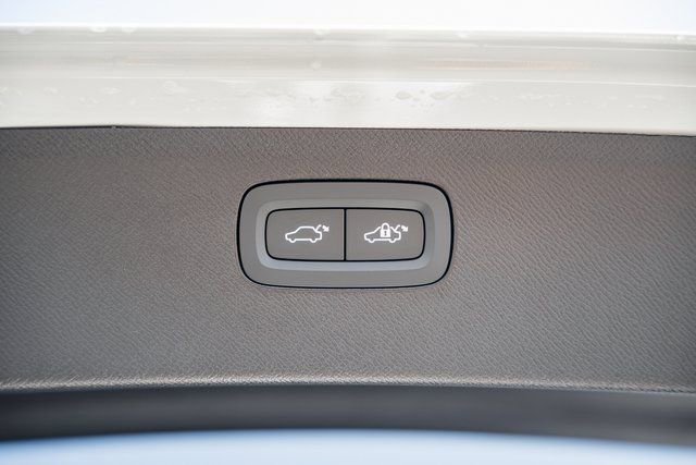 Used 2026 Volvo XC90 T8 Plus w/ Protection Package Premier image 10