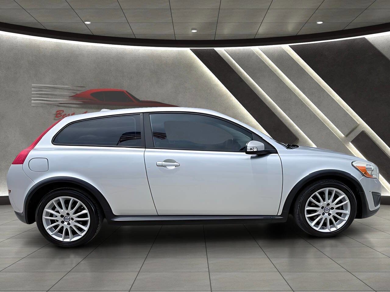 Used 2011 Volvo C30 T5 w/ Preferred Pkg FWD image 2