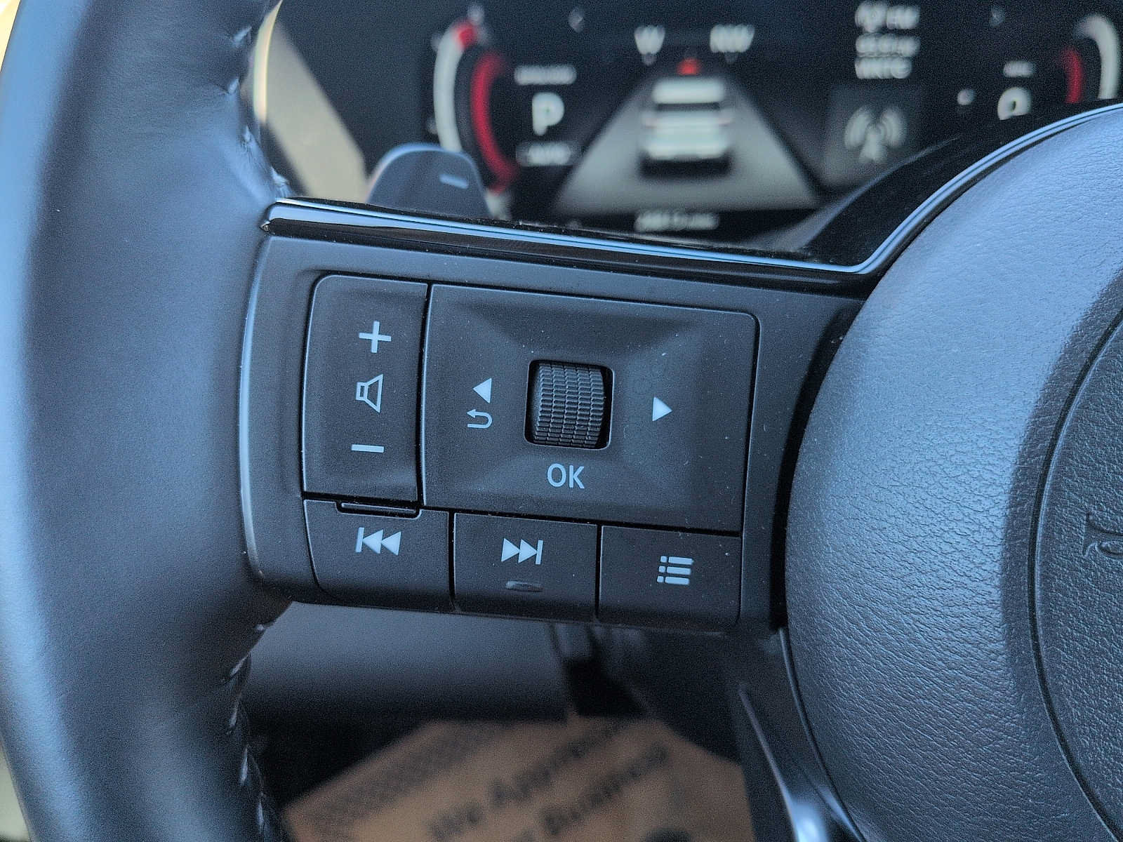 Used 2025 Nissan Pathfinder Platinum w/ Cargo Package AWD/4WD image 18