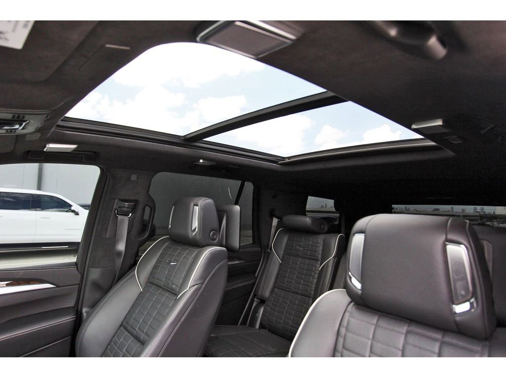 Used 2025 Cadillac Escalade Sport Platinum w/ LPO, ONYX Package image 24