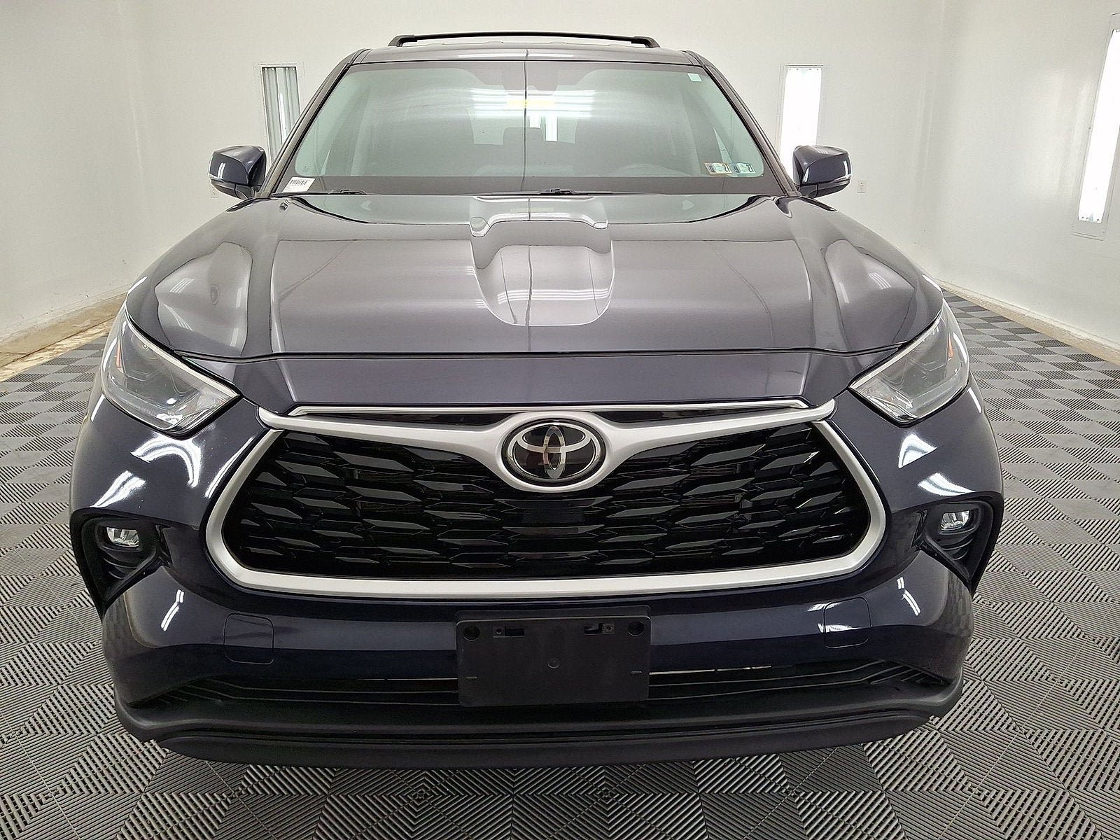 Used 2022 Toyota Highlander LE AWD/4WD image 20