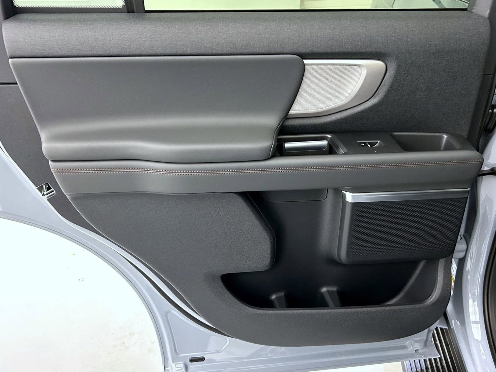 New 2025 Ford Expedition Active image 22