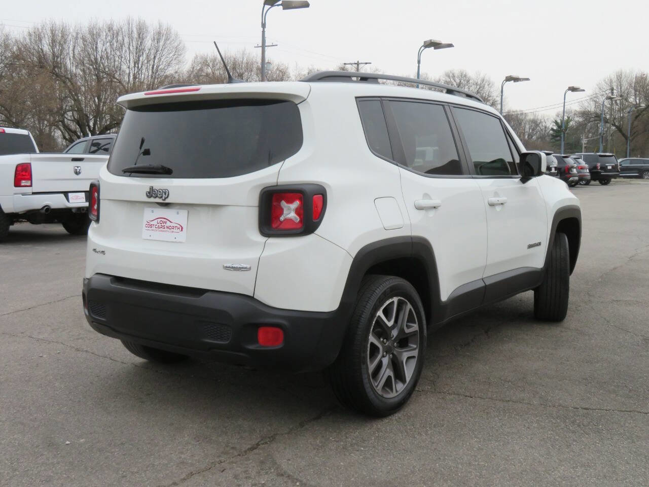 Used 2017 Jeep Renegade Latitude w/ Cold Weather Group image 4