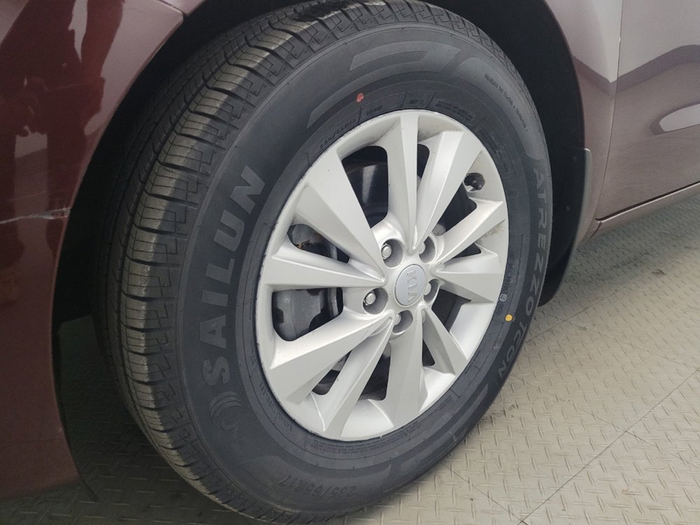 Used 2016 Kia Sedona LX w/ LX Convenience Package FWD image 31