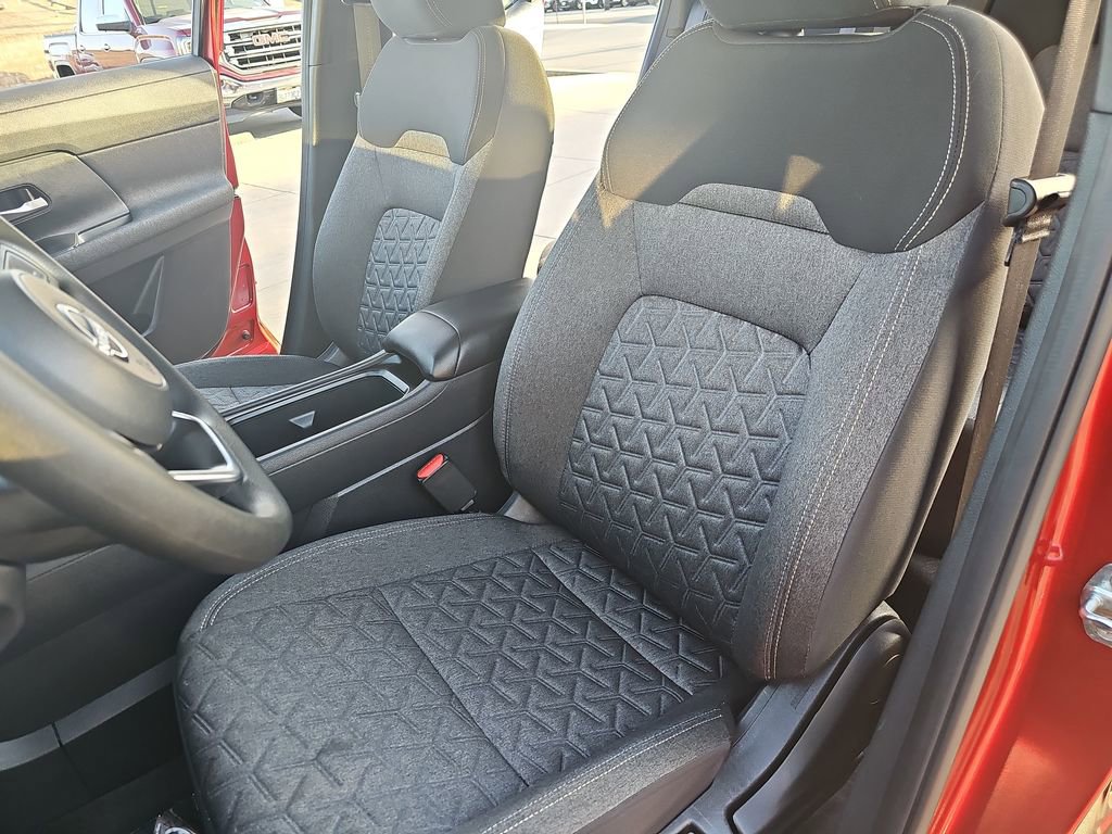 Used 2025 Nissan Kicks SV image 14