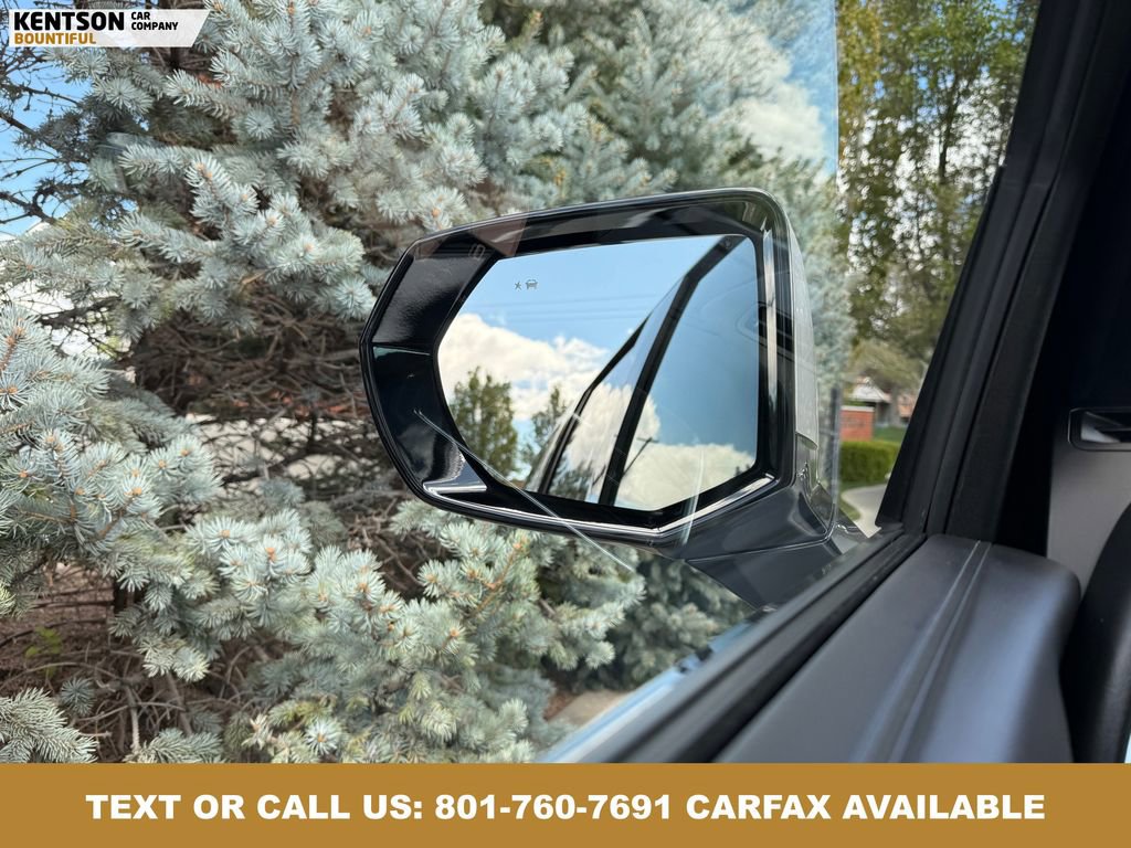 Used 2025 Chevrolet Suburban Z71 image 23