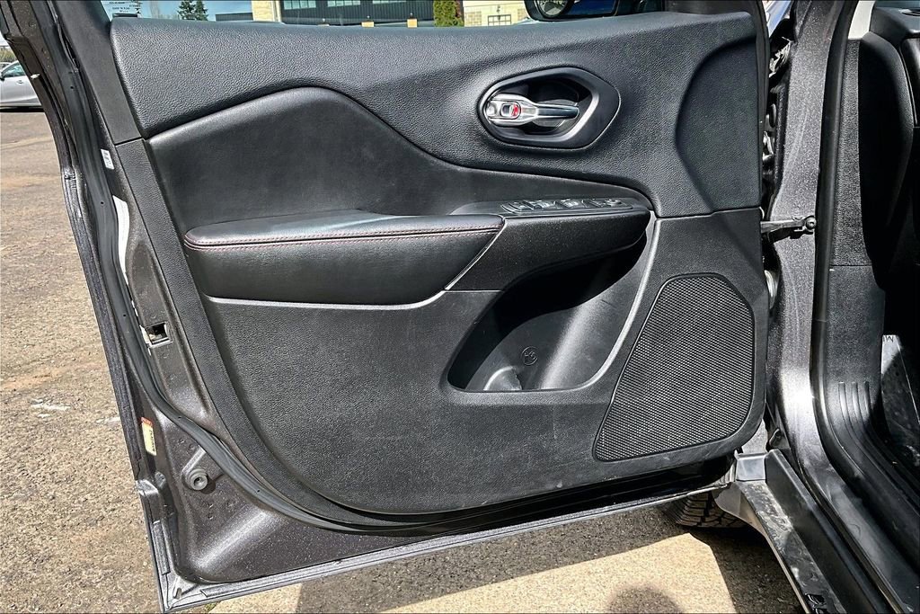 Used 2019 Jeep Cherokee Trailhawk w/ Cold Weather Group AWD/4WD image 22