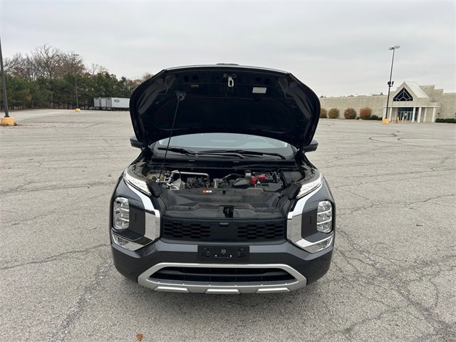 Used 2024 Mitsubishi Outlander SE image 19