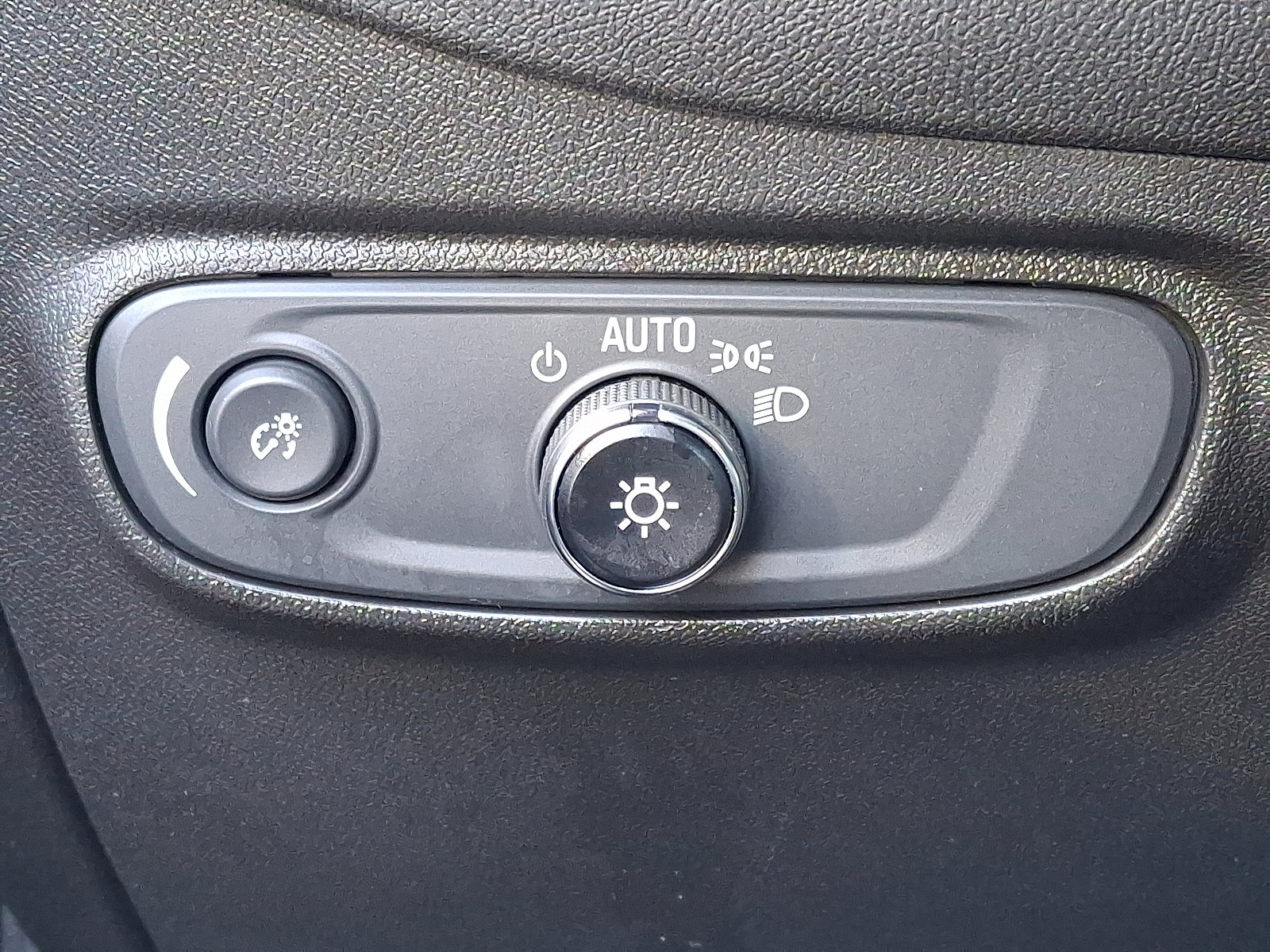 Used 2023 Chevrolet Equinox LS image 25