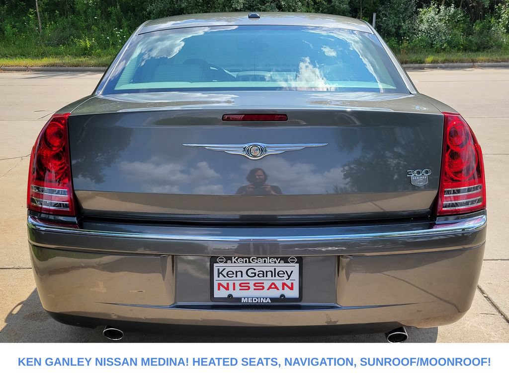 Used 2009 Chrysler 300 C RWD image 4