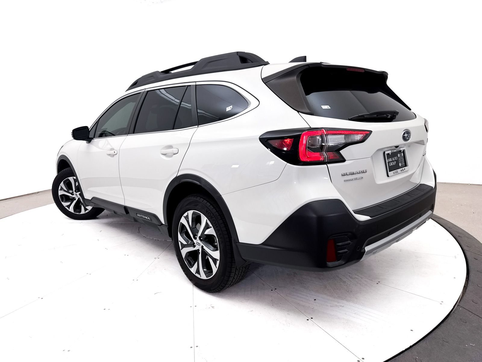 Used 2020 Subaru Outback Limited AWD/4WD image 2