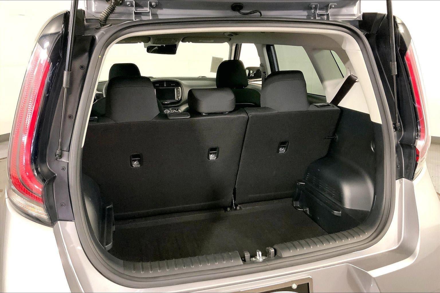 Used 2025 Kia Soul LX image 4