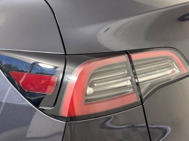 Used 2024 Tesla Model Y Long Range RWD image 14
