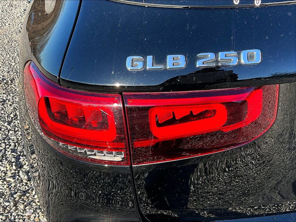 Used 2021 Mercedes-Benz GLB 250 4MATIC image 25