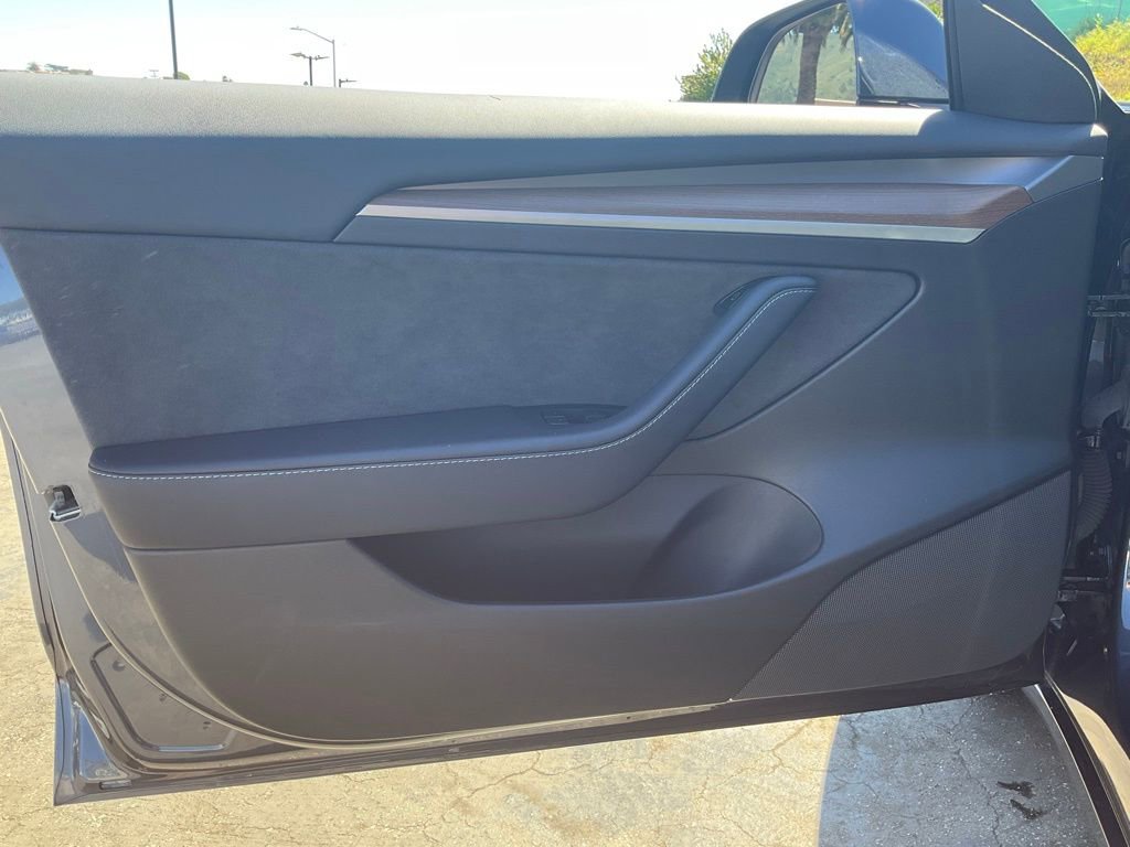 Used 2023 Tesla Model 3 Standard Range image 23