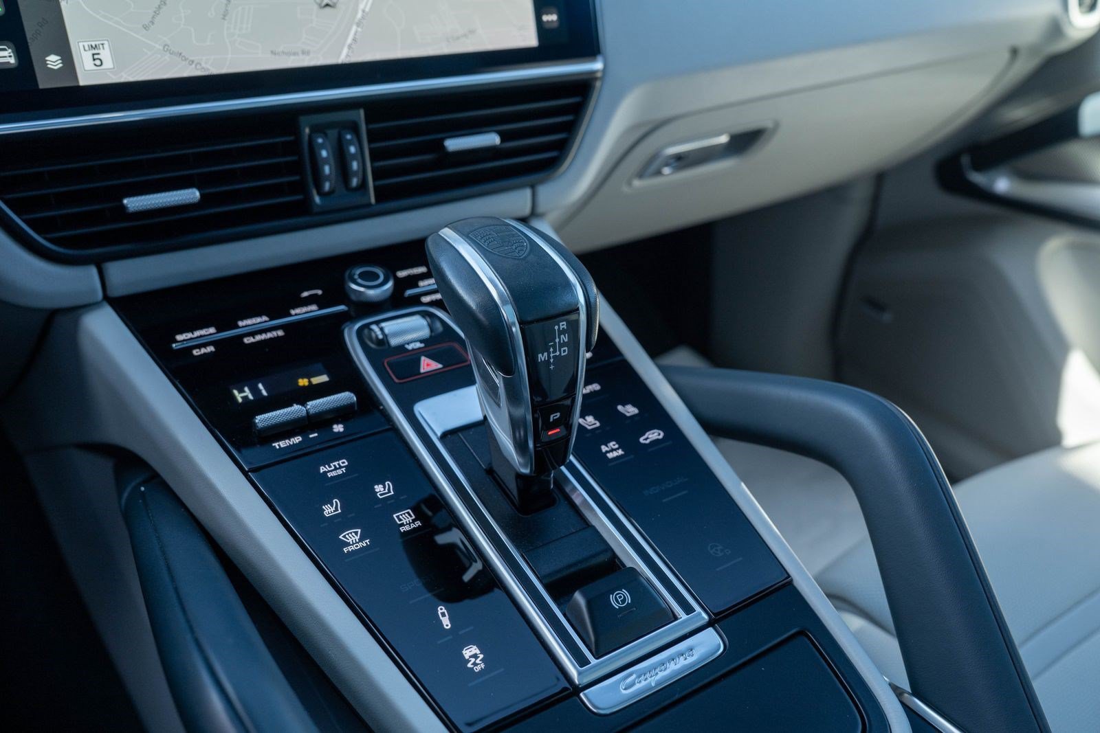 Certified 2023 Porsche Cayenne Turbo AWD/4WD image 32