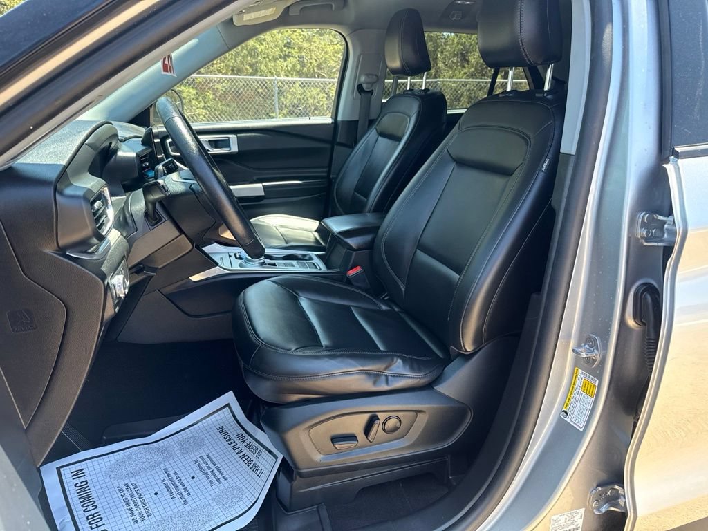 Used 2021 Ford Explorer XLT w/ Equipment Group 202A RWD image 13