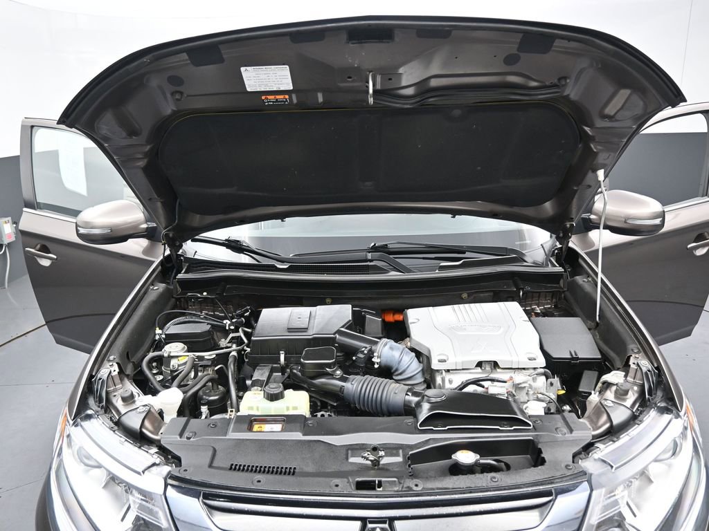 Used 2018 Mitsubishi Outlander SEL image 36