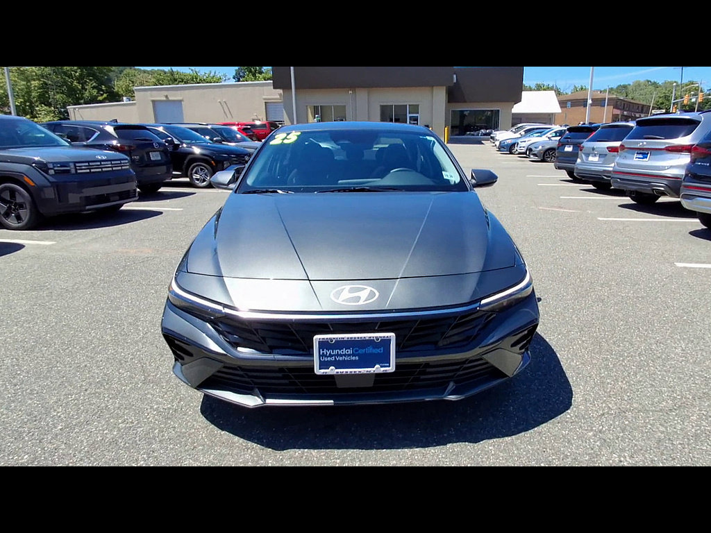 Certified 2025 Hyundai Elantra SEL FWD image 3