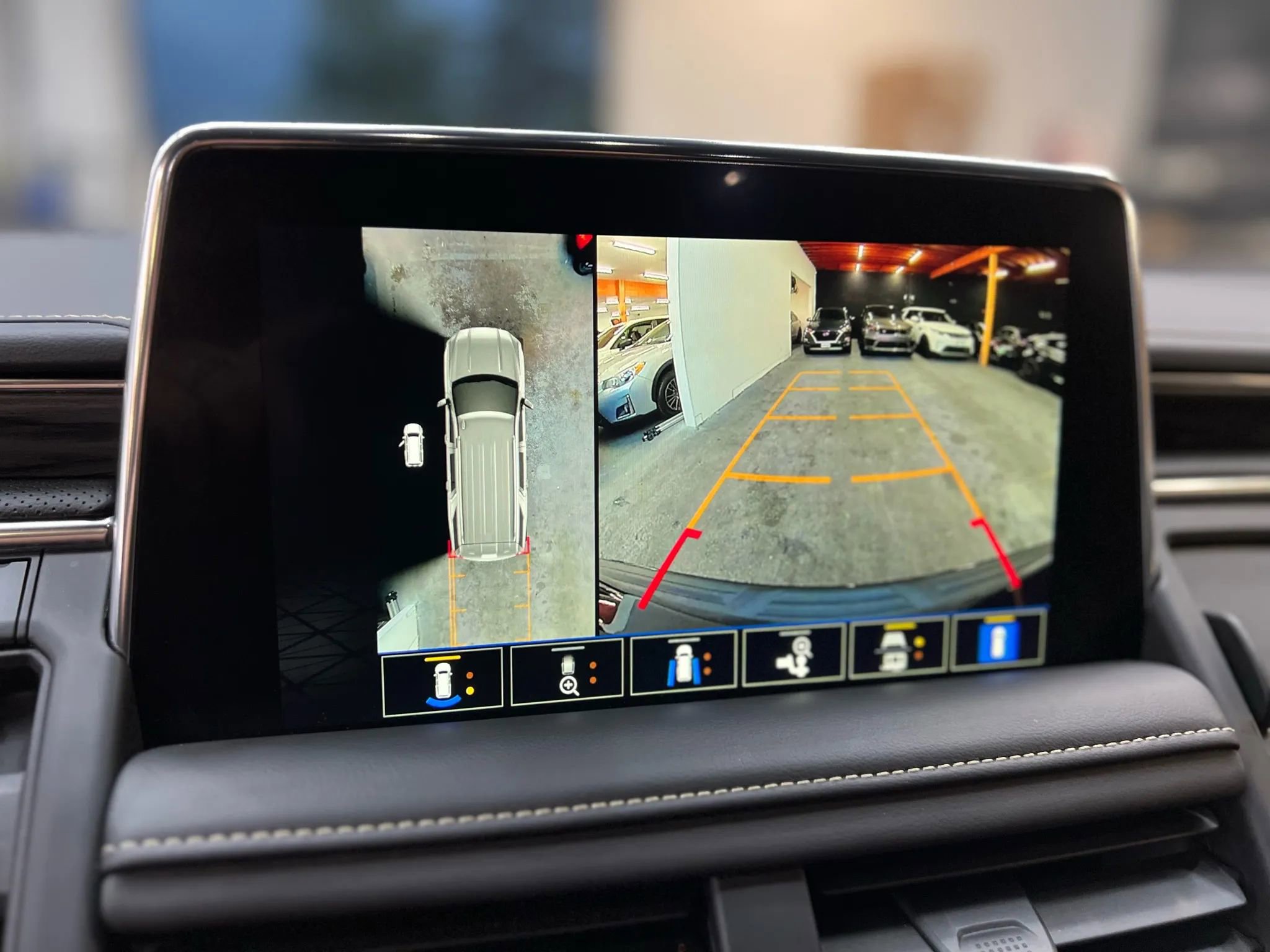 Used 2023 GMC Yukon SLT w/ SLT Premium Package image 27