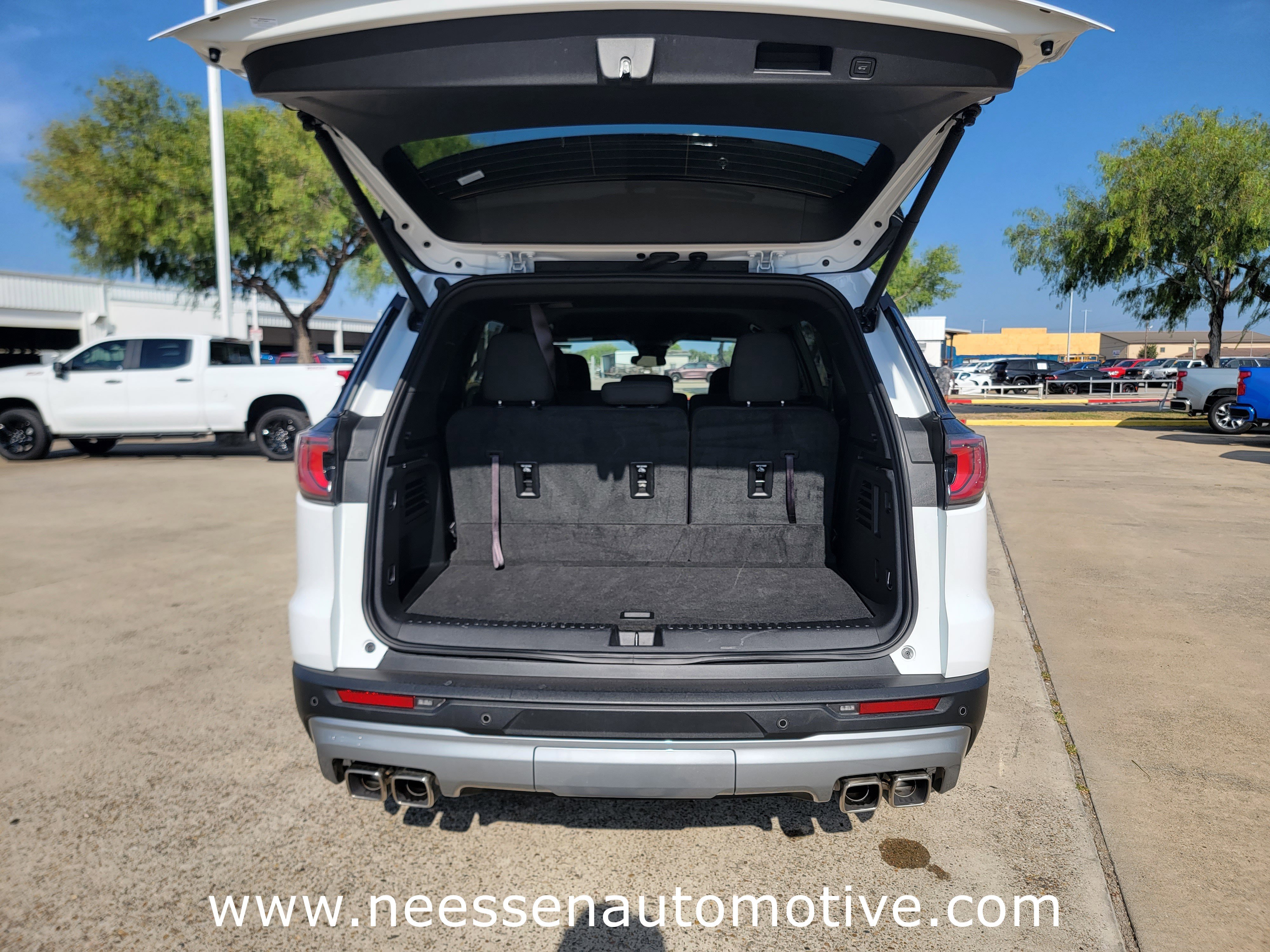 Used 2025 GMC Acadia Elevation image 33