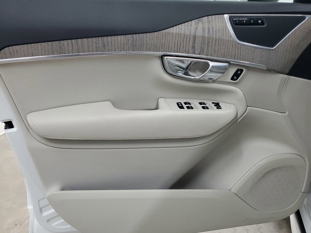 New 2025 Volvo XC90 B6 Plus w/ Protection Package Premier image 22