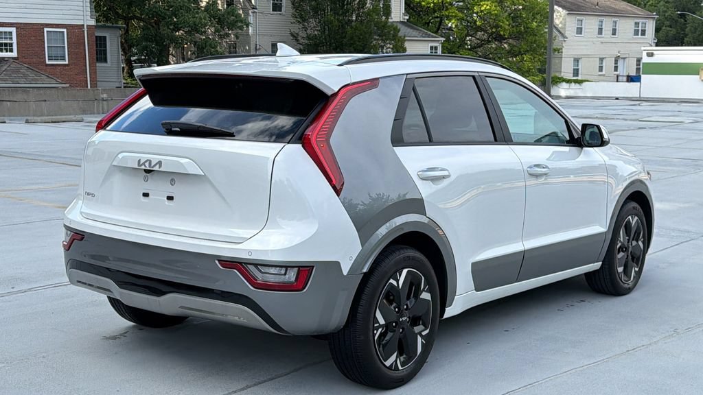 New 2026 Kia Niro Wave w/ Wave Preserve Package FWD image 4