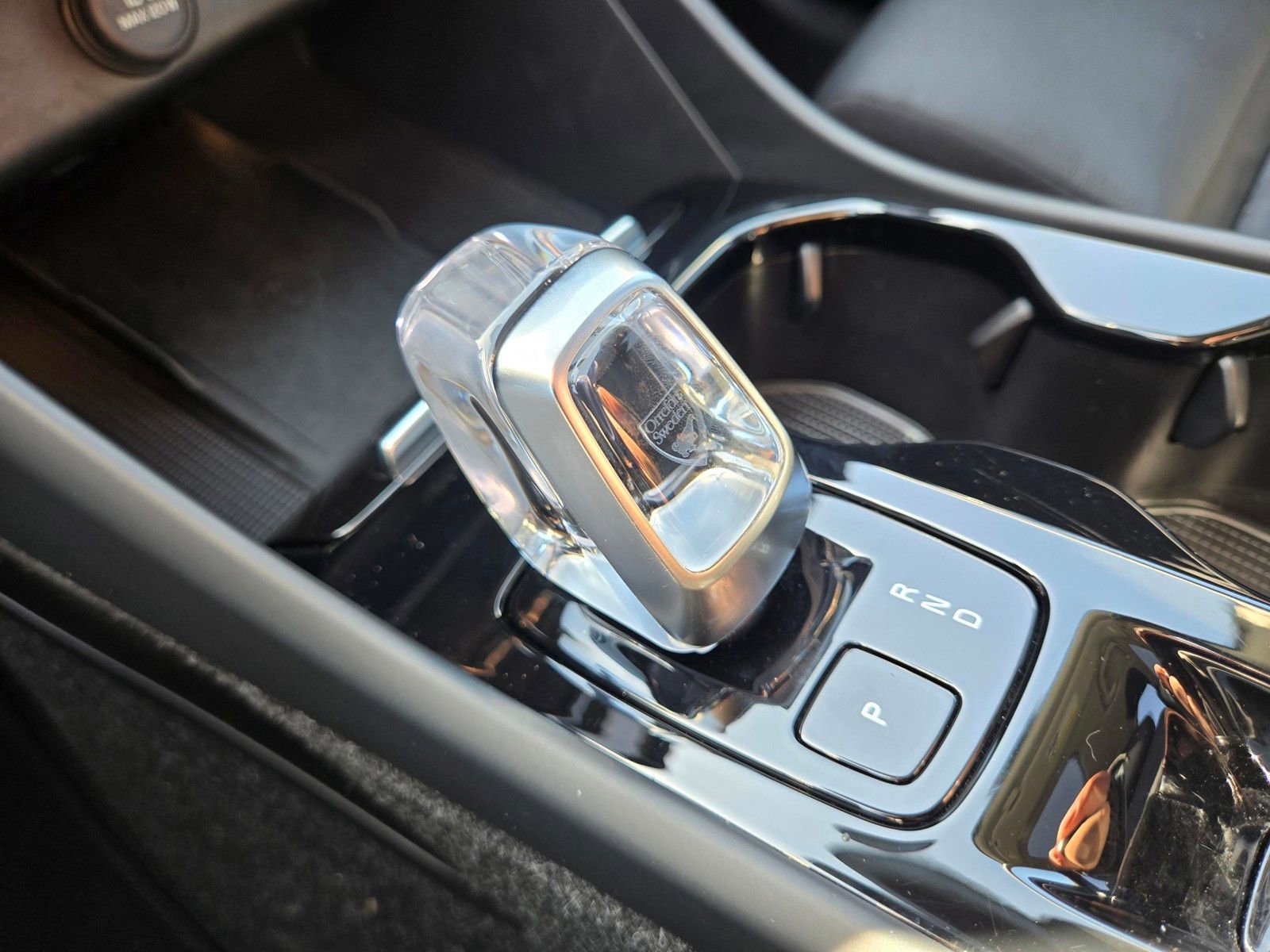 Used 2025 Volvo XC40 B5 Plus image 23