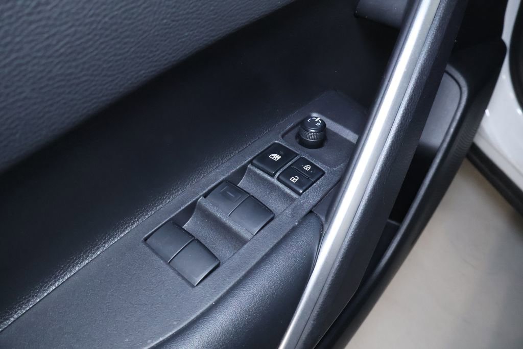 Used 2023 Toyota Corolla Cross XSE w/ Convenience Package image 14