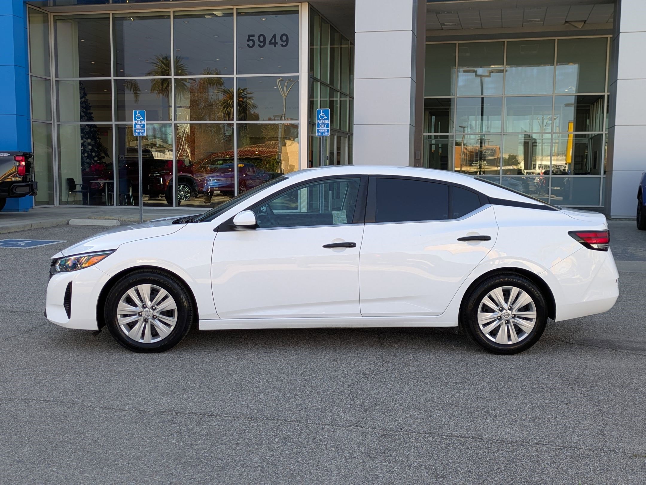 Used 2024 Nissan Sentra S image 8