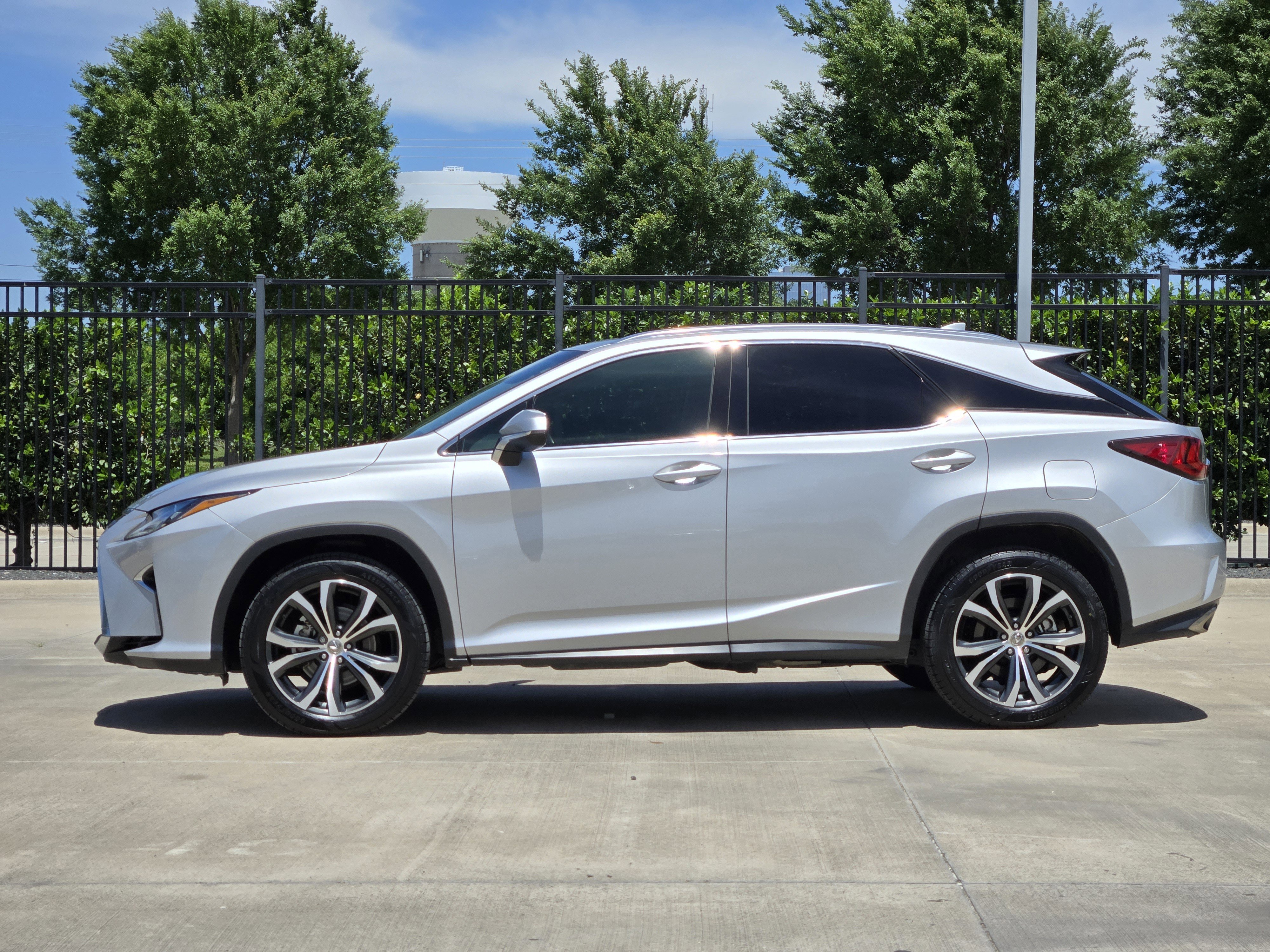Used 2017 Lexus RX 350 FWD w/ Premium Package image 2
