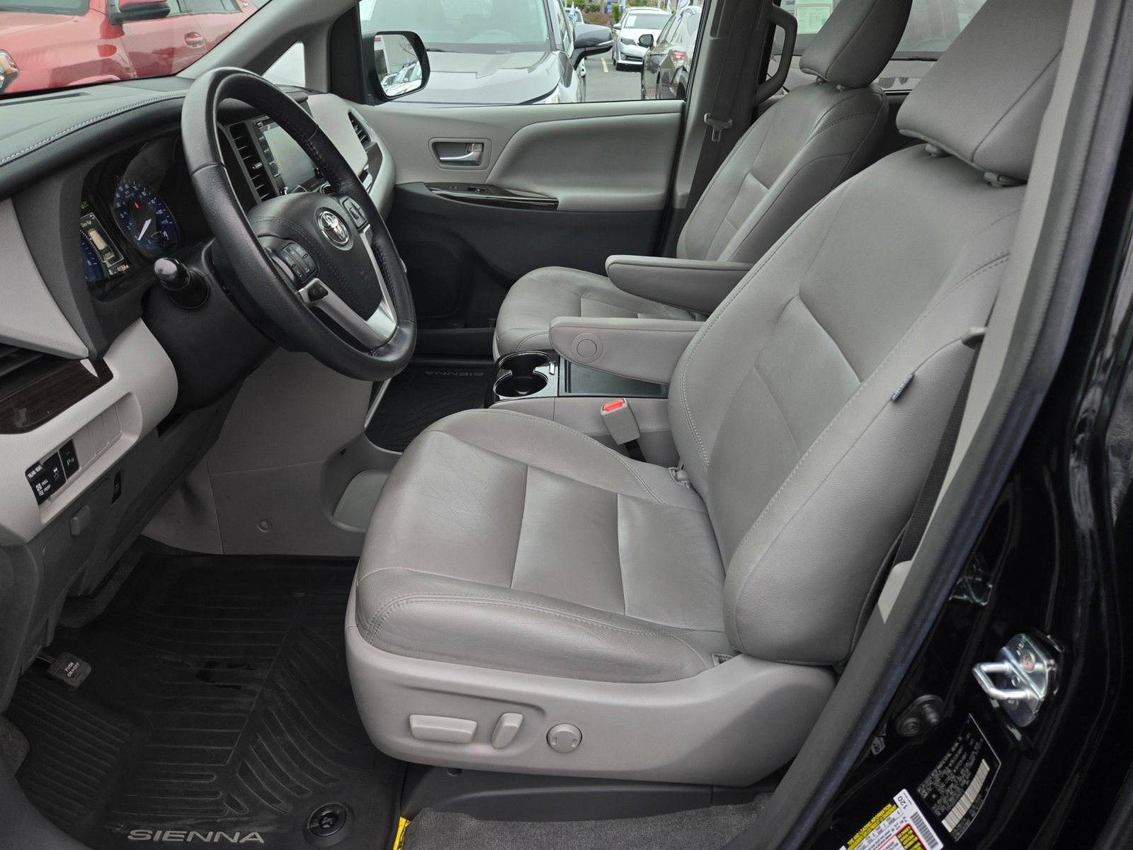 Certified 2018 Toyota Sienna XLE w/ XLE Navigation Package FWD image 17