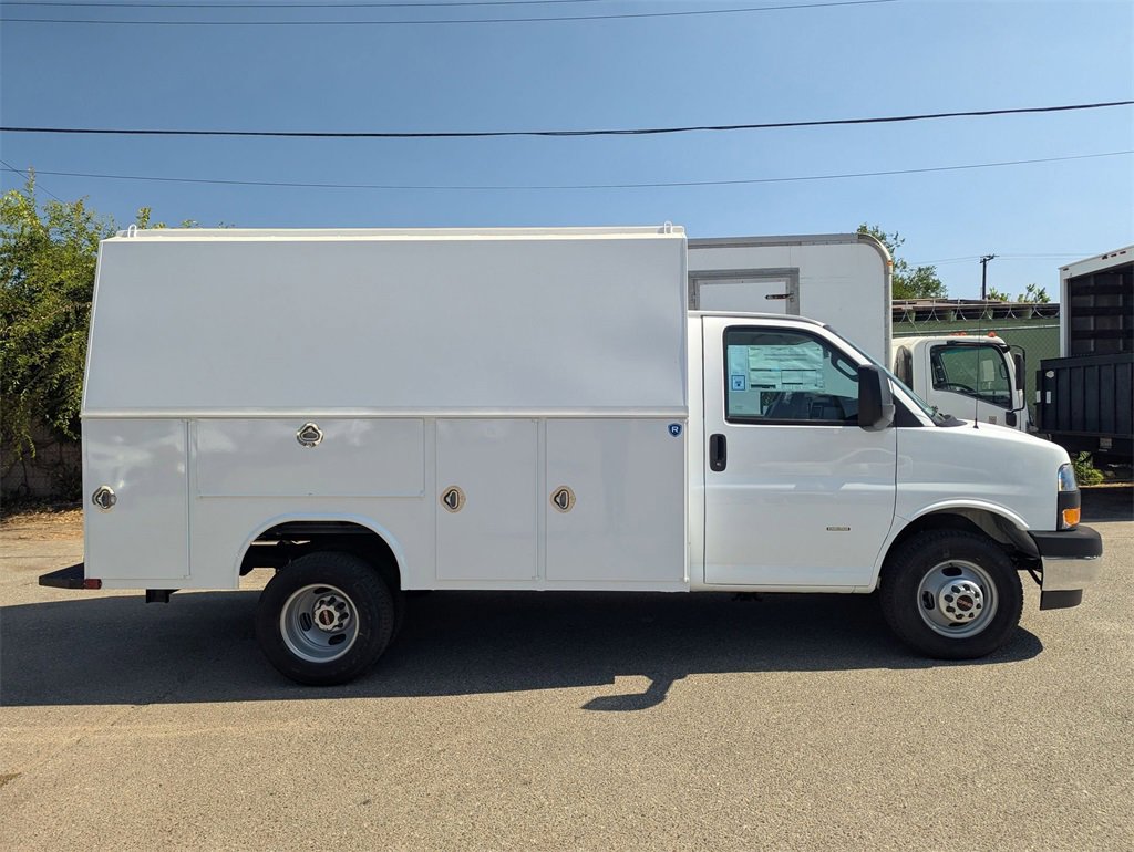 New 2025 GMC Savana 3500 Work Van w/ Power Convenience Package image 5